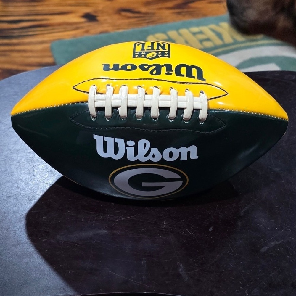 Wilson NFL Green Bay Packers Football Green Gold Glossy WTF1534 Souvenir